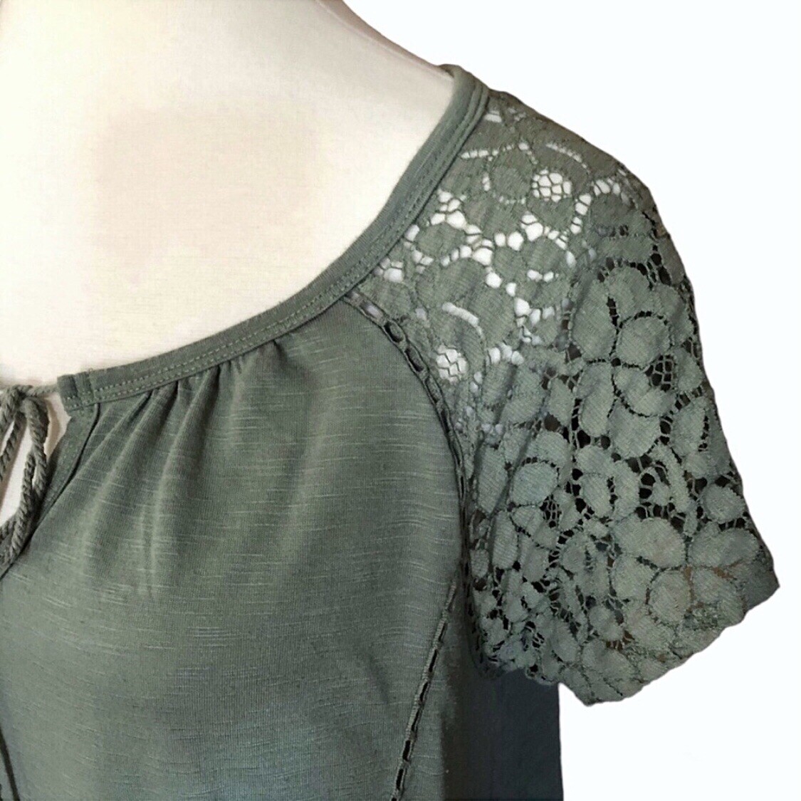 New Directions Olive Green Lace Cap Sleeve Top - Size M - photo 3