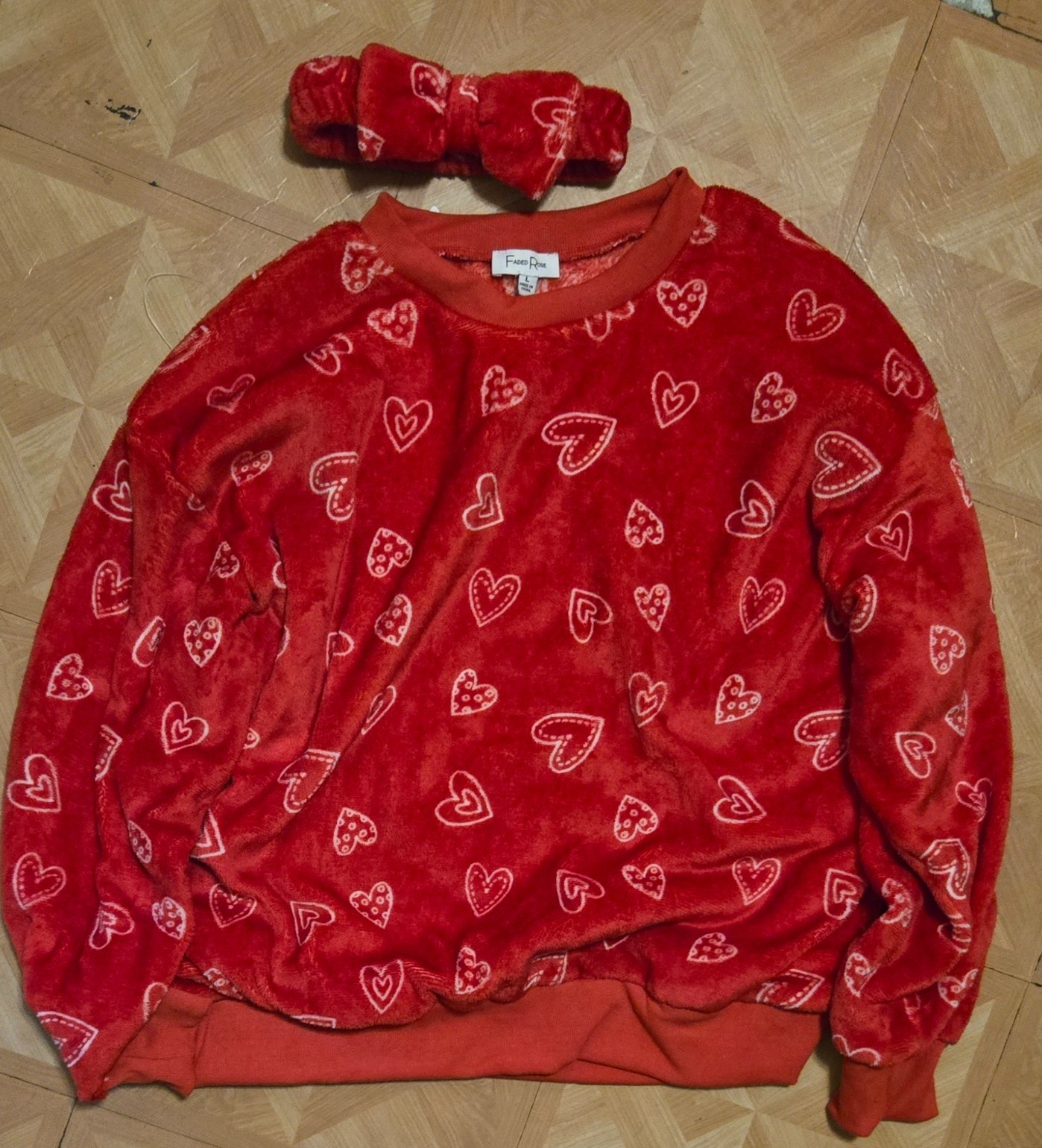 FADED ROSE FLUFFY RED HEARTS SWEATER W. BOW HEADBAND - photo 3