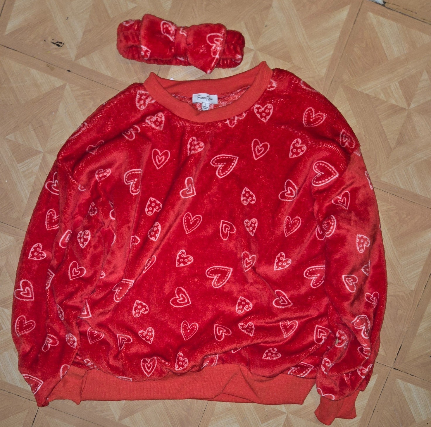 FADED ROSE FLUFFY RED HEARTS SWEATER W. BOW HEADBAND - photo 4