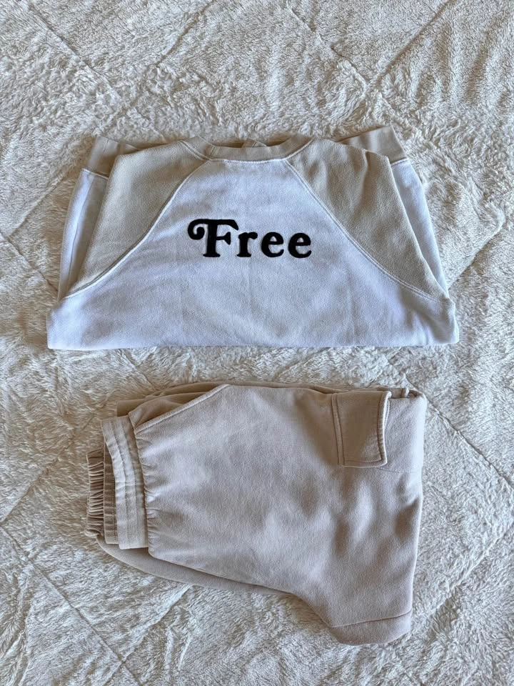 Sweatshirt & Sweatpants Set
