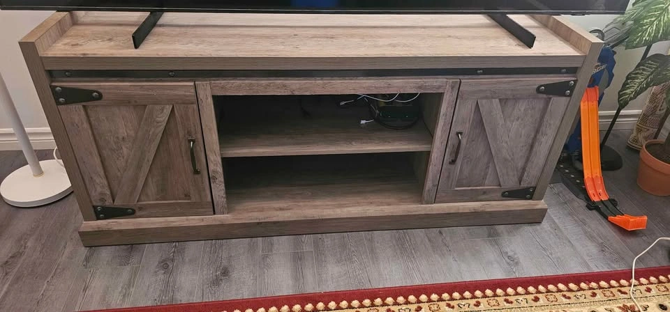 Moving Sale: Selling A New TV Stand - photo 2