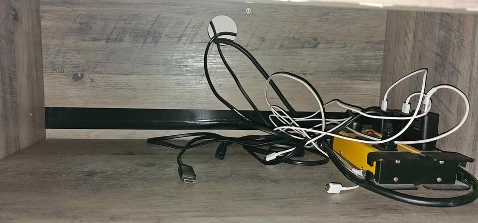 Moving Sale: Selling A New TV Stand - photo 4