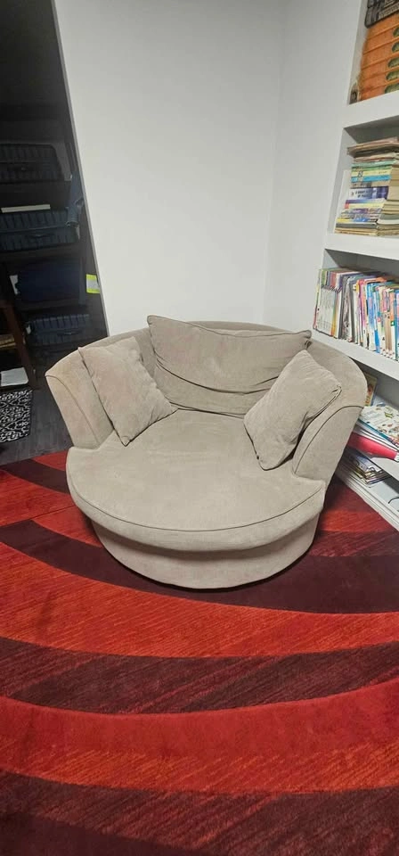Moving Sale: Beige round accent chair - photo 2