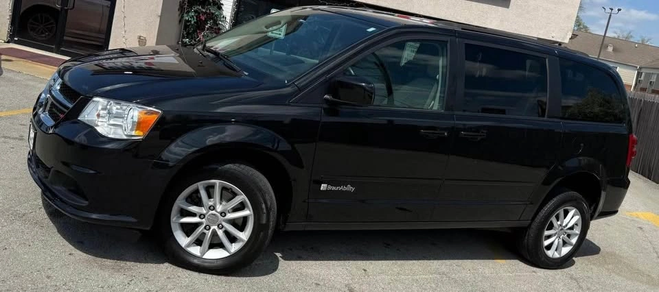 2015 Dodge Grand Caravan SXT Minivan - photo 2