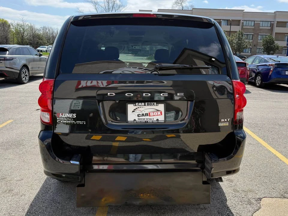 2015 Dodge Grand Caravan SXT Minivan - photo 4