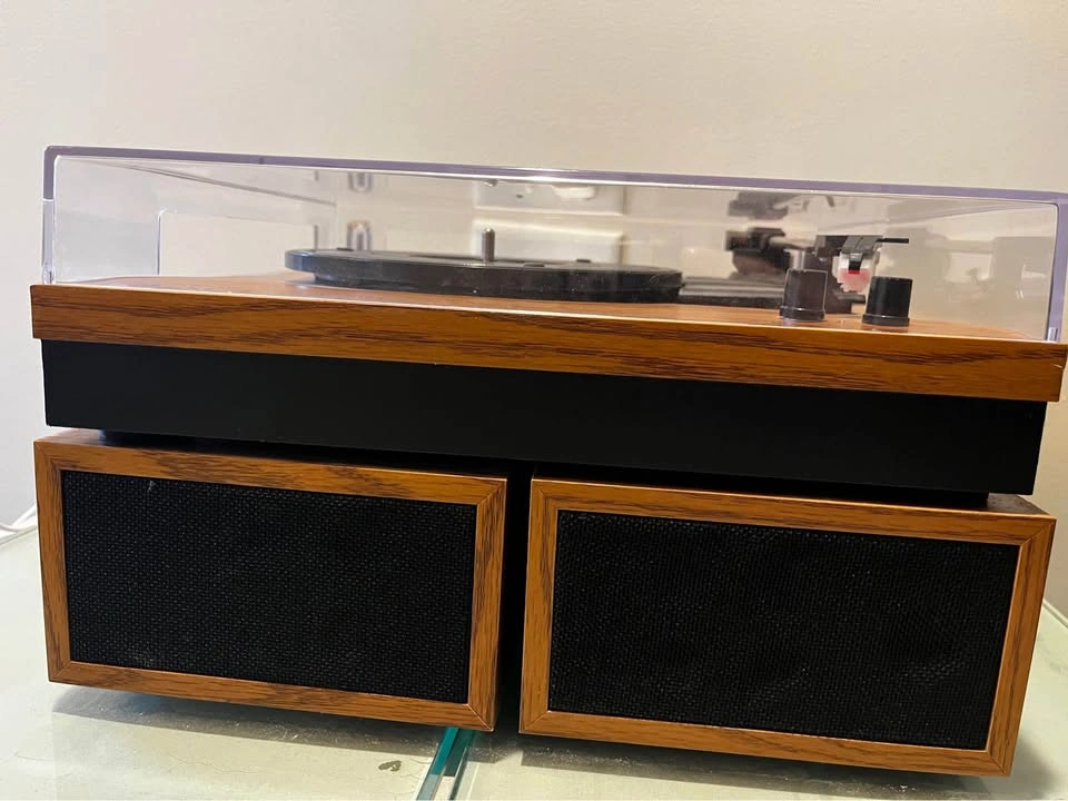 LP& No.1 vinyl player w Bluetooth - photo 2