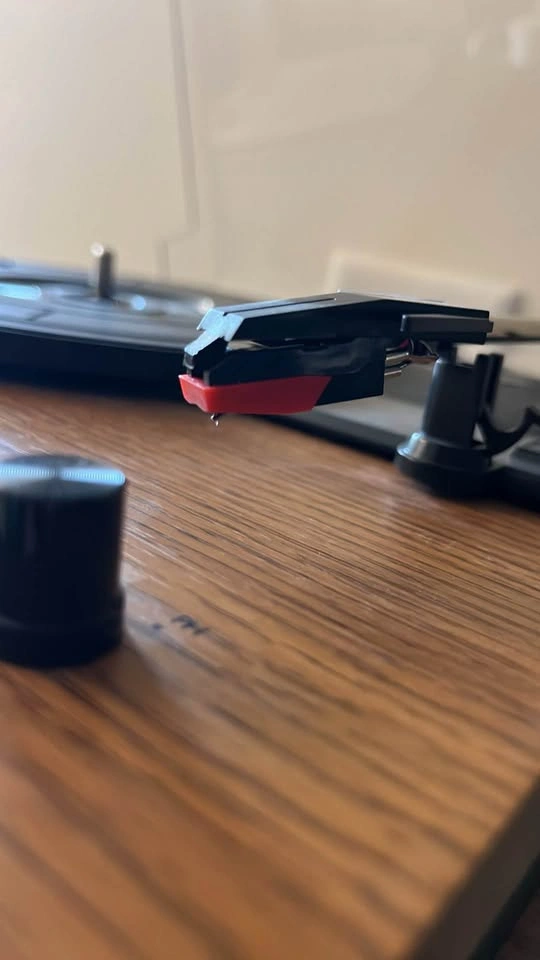 LP& No.1 vinyl player w Bluetooth - photo 3