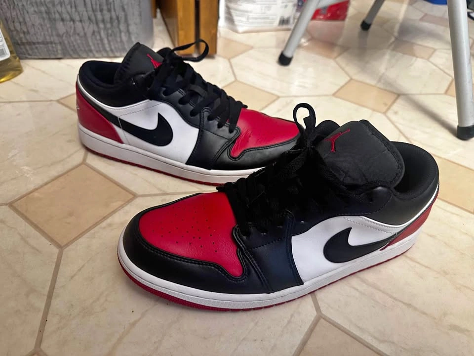 Air Jordan 1 Low Black Red White
