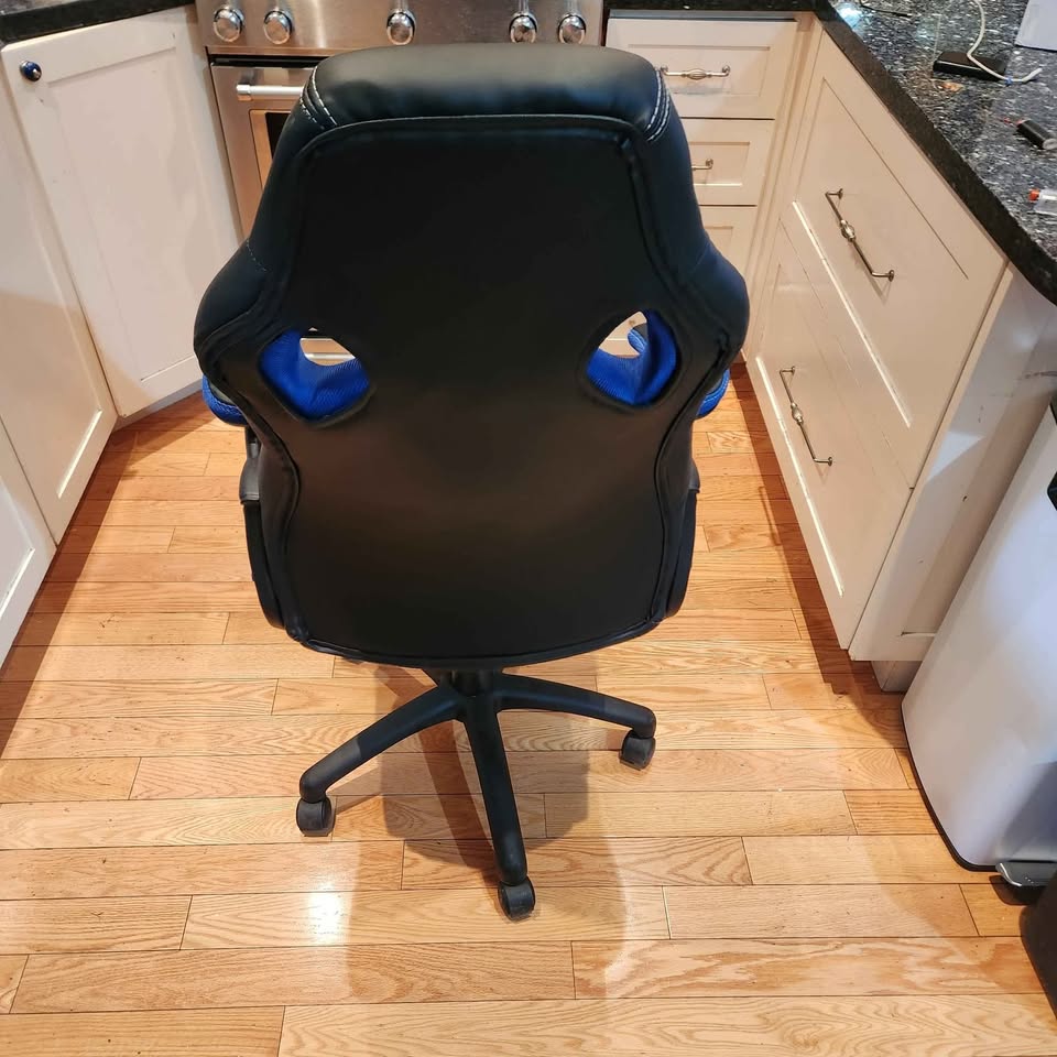 Brand New Gaming chair - photo 3