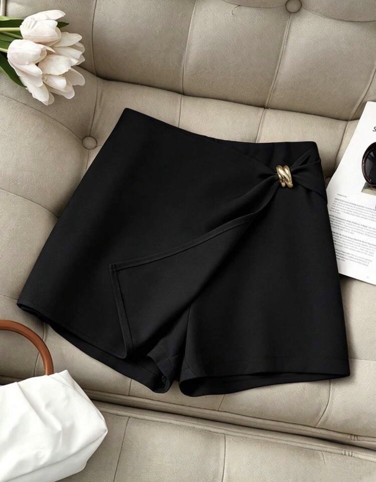 Women's Black Culottes Shorts, Size M - photo 4