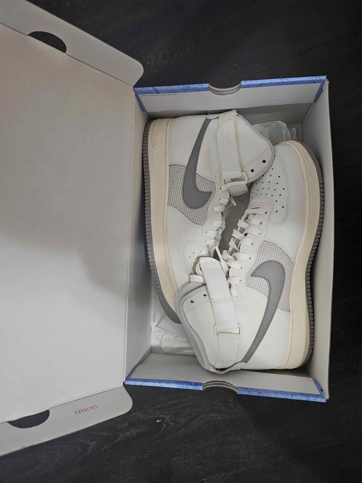 Nike Shoes Size 11.5 - photo 2