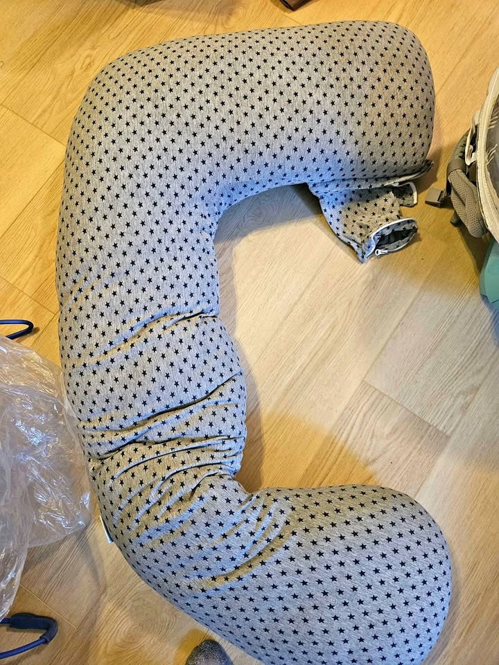 C-Shaped Pregnancy & Maternity Body Pillow - Star Print