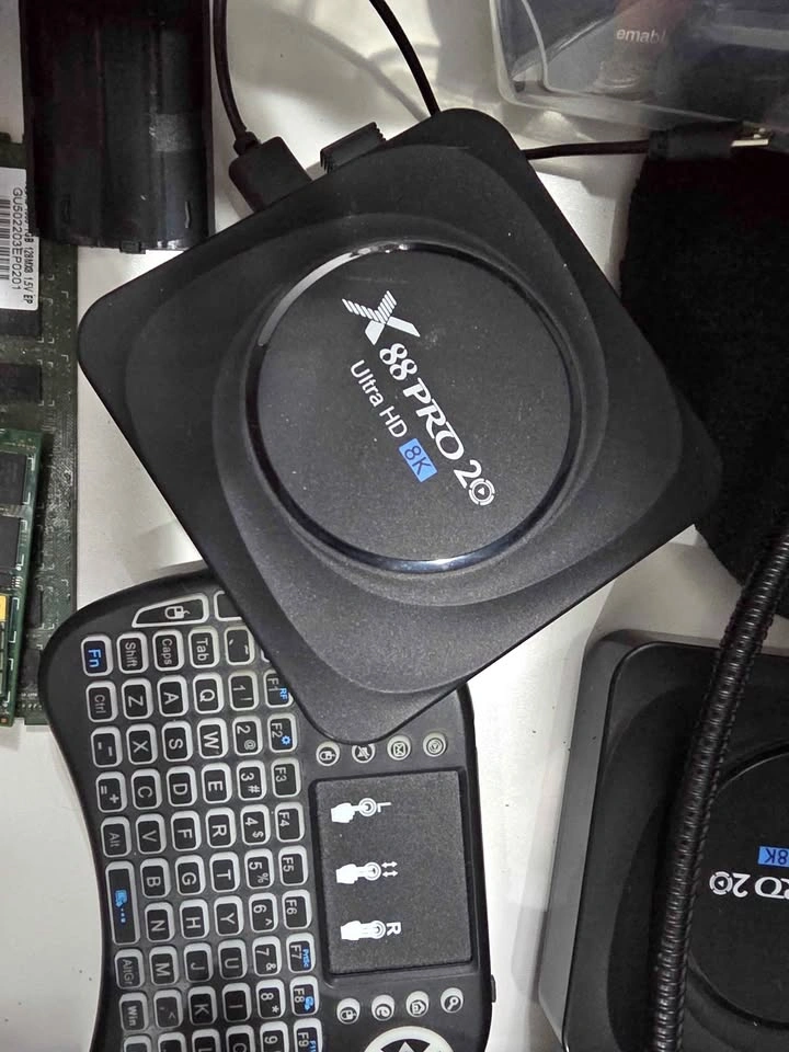 X88 PRO 20 Android TV Box 8K Ultra HD with Wireless Keyboard