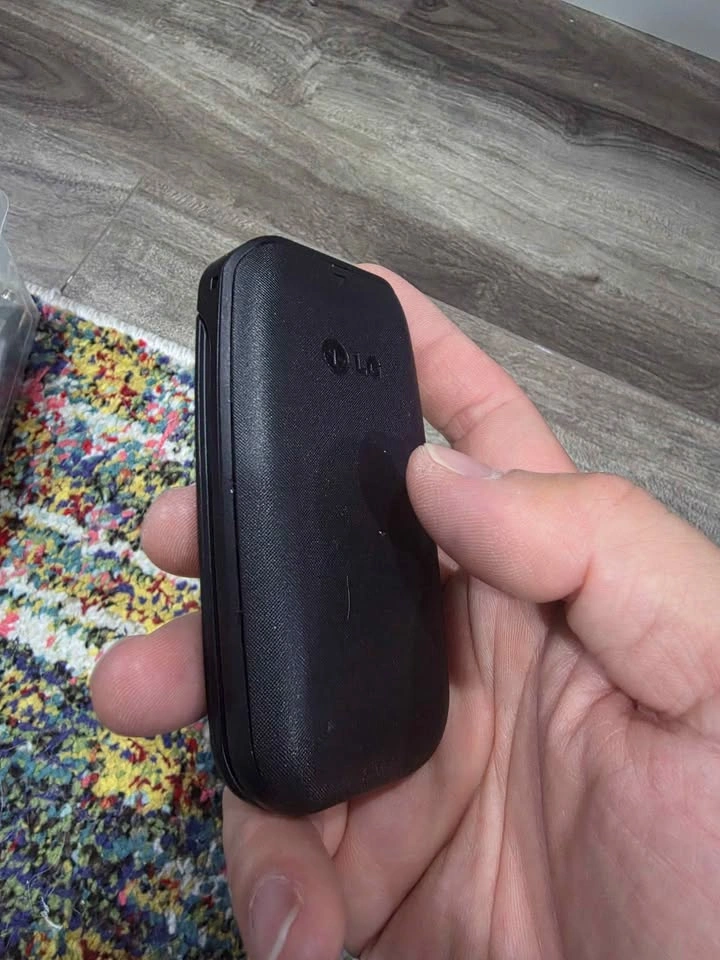 LG old phone. - photo 2