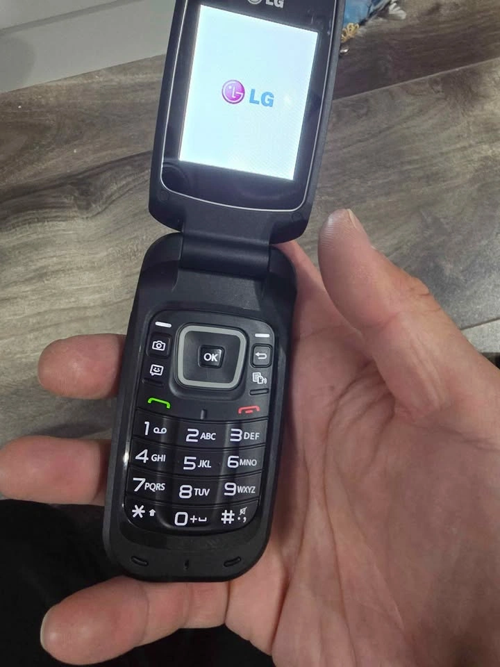 LG old phone. - photo 3