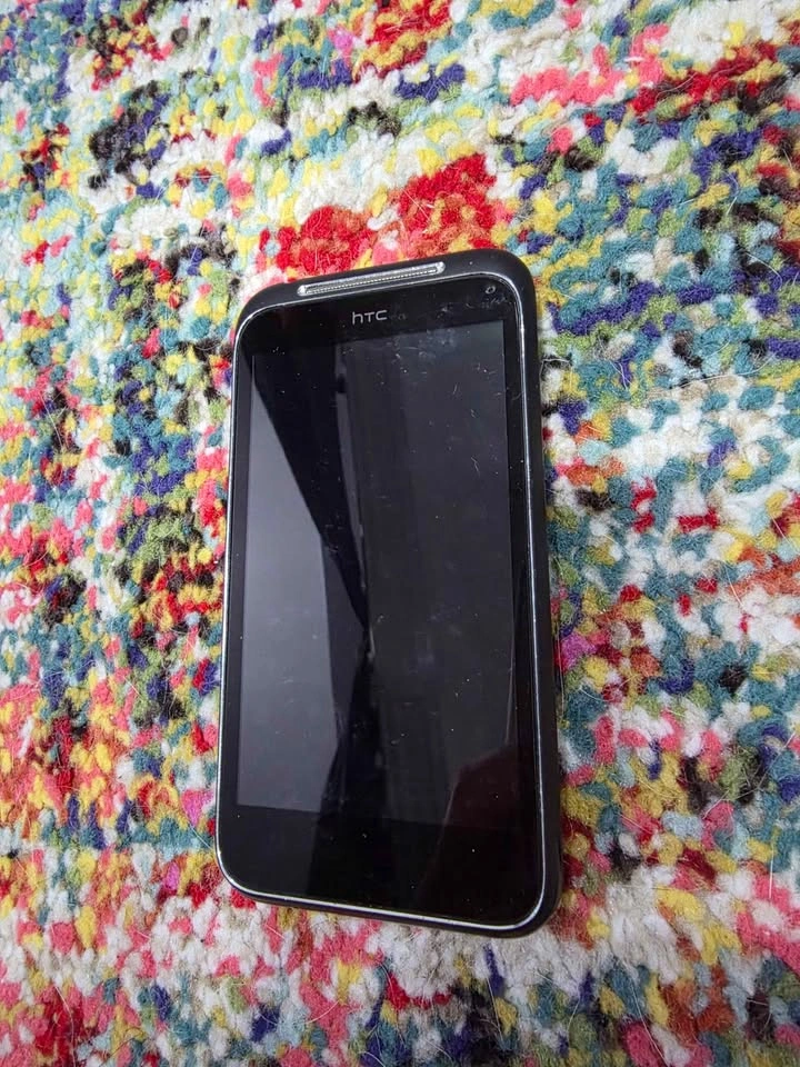 HTC old phone. - photo 3