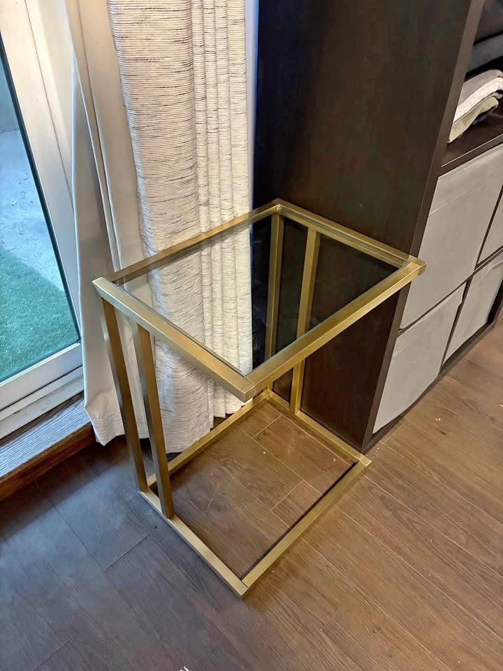 Corner Table