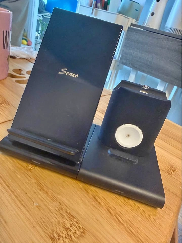3 in 1 Charging Station (Android/iPhone, Apple Watch, AiriPod)