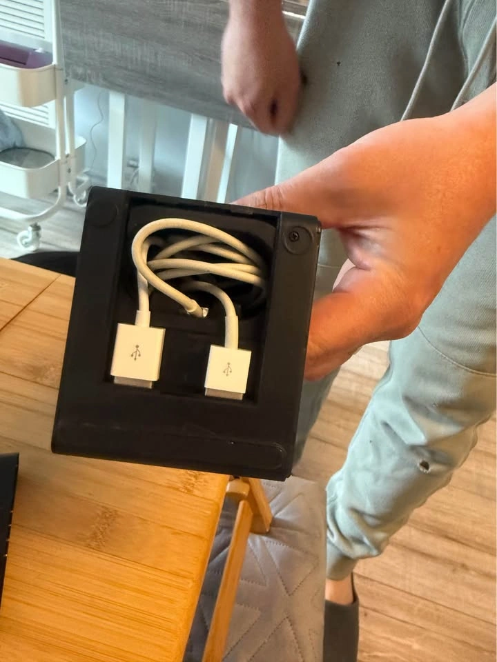 3 in 1 Charging Station (Android/iPhone, Apple Watch, AiriPod) - photo 2