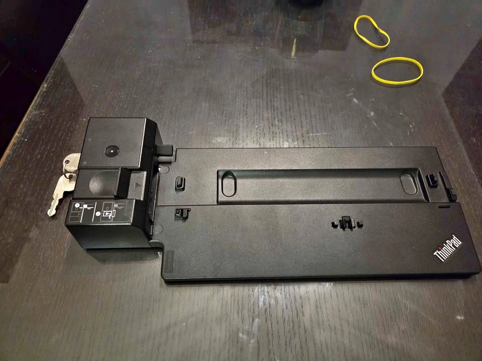 Lenovo Pro docking station 40AH
