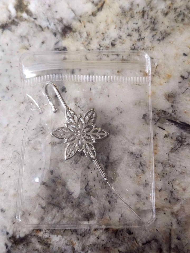 4 Earrings - photo 5