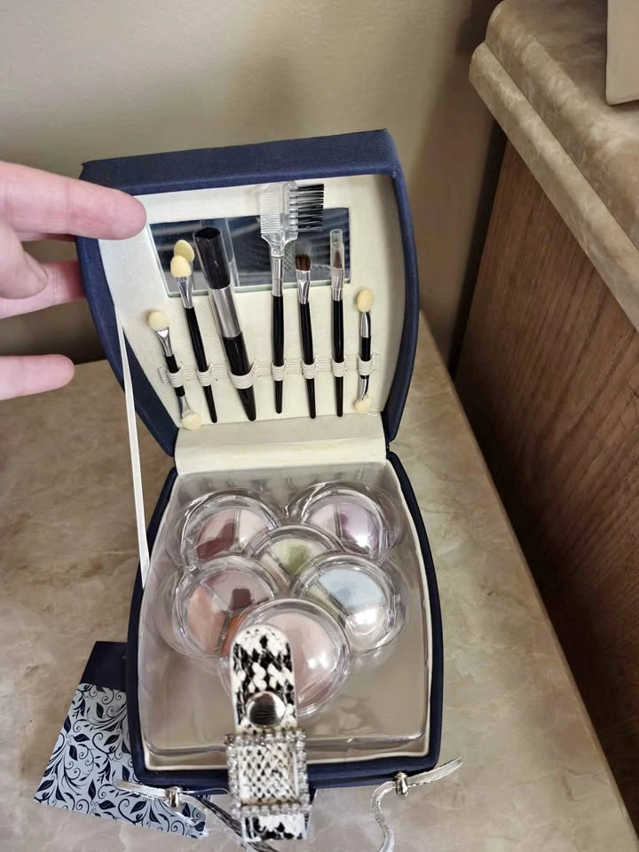 Cosmetic kit