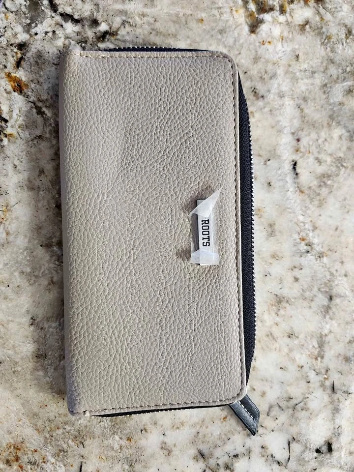 Roots women wallet