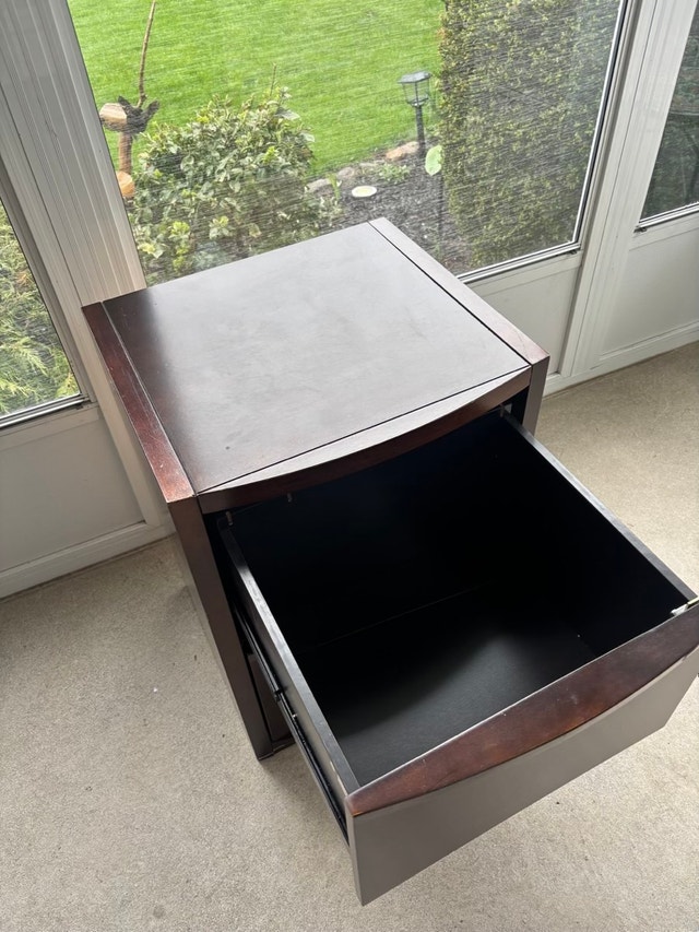 Small filing cabinet— 2 drawers with locking drawer with 2 keys - photo 2