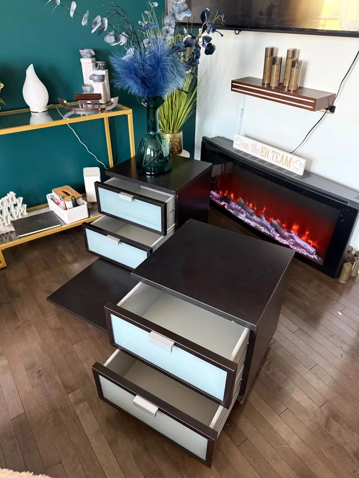 Pair of Dark Wood Nightstands - photo 3