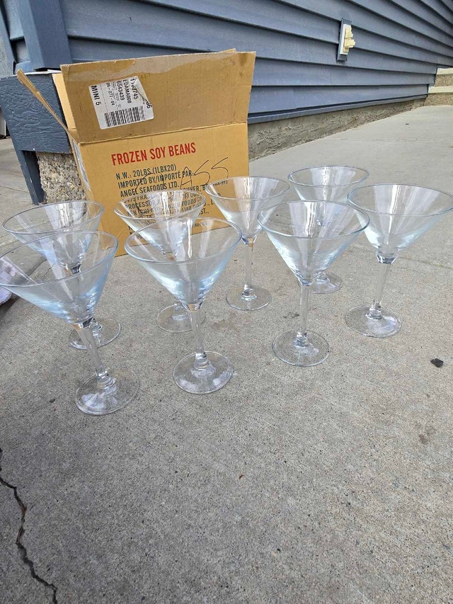 8 Martini Glasses - photo 2