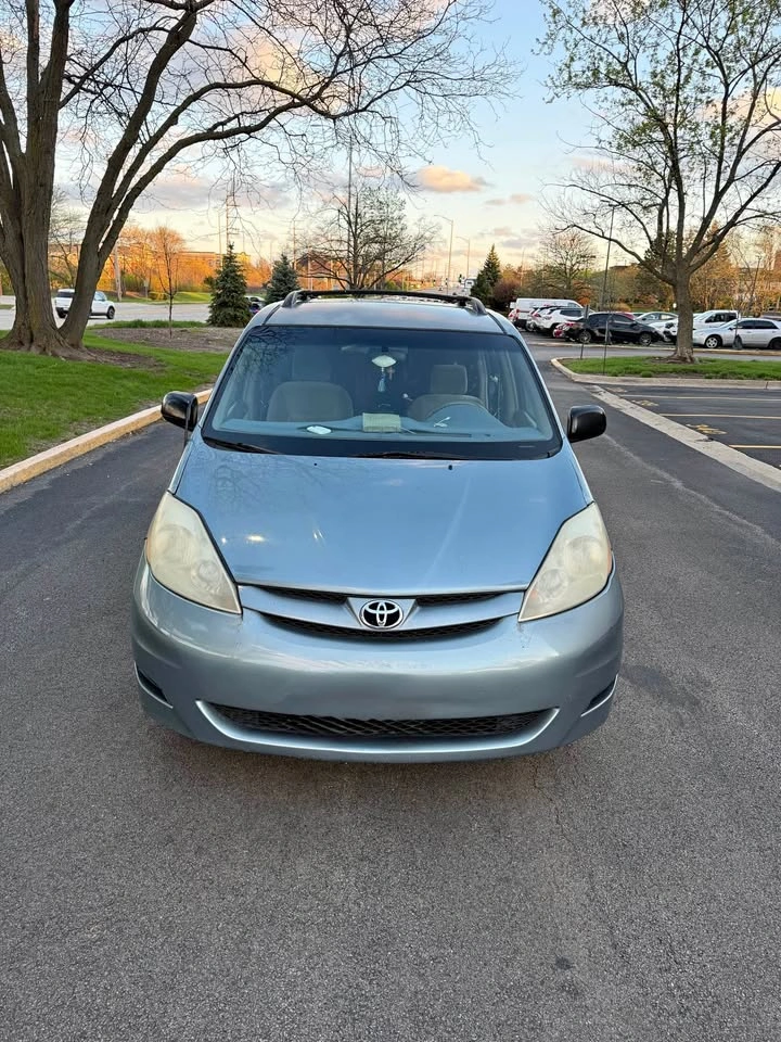 2007 Toyota Sienna LE Minivan