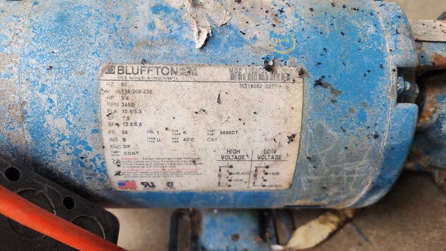 Bluffton Water Pump - photo 2