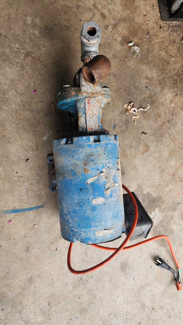 Bluffton Water Pump - photo 3
