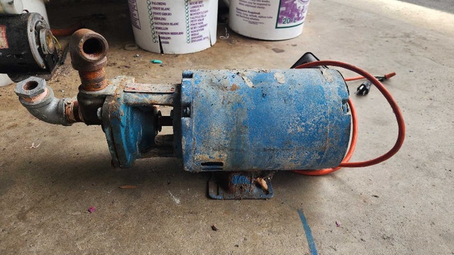Bluffton Water Pump - photo 4