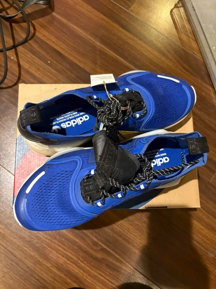 Adidas Running Shoes Size 9.5 - photo 2