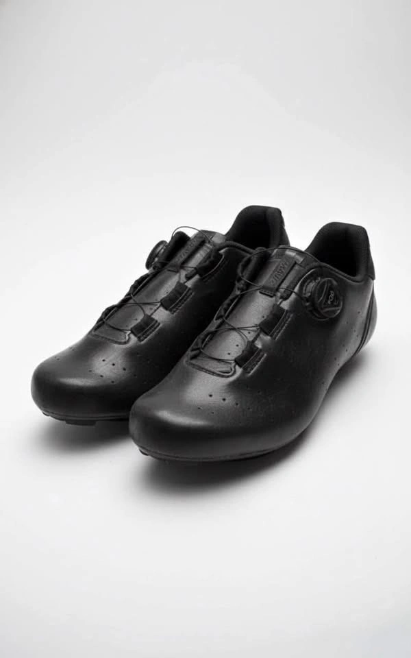 Men's Cycling Shoes - Size 9