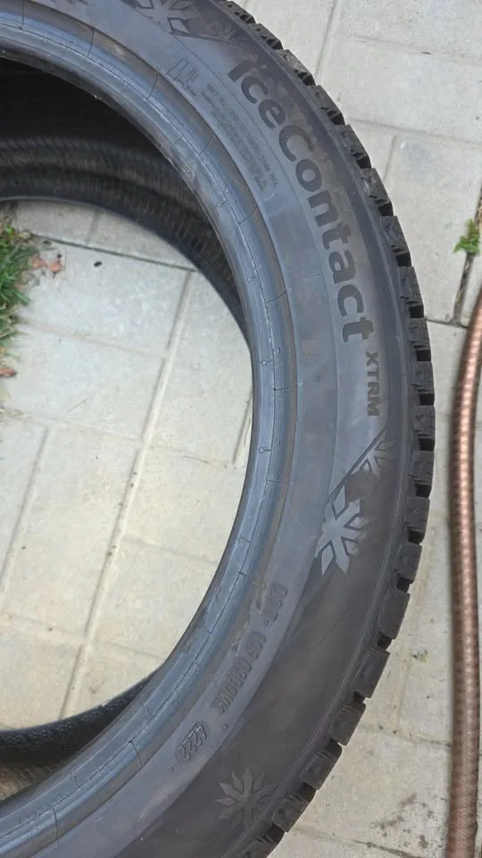 265/45/21 Continental IceContact XTRM 95% tread image indicator(6)