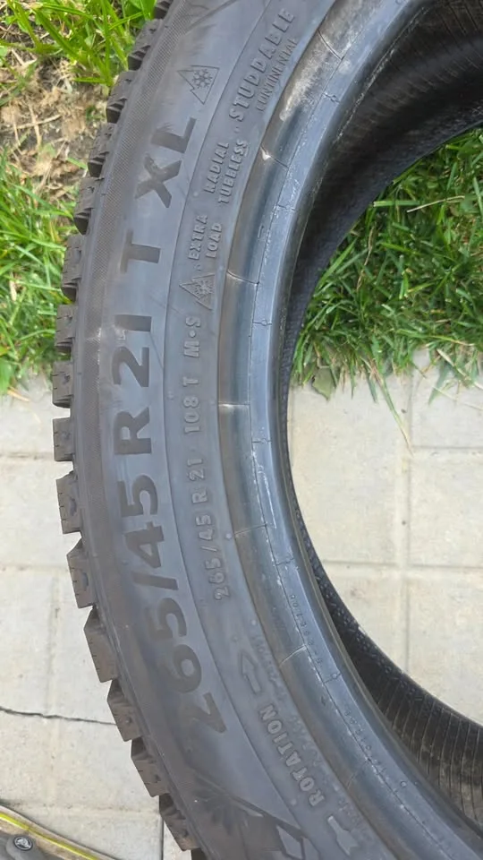 265/45/21 Continental IceContact XTRM 95% tread image indicator(7)