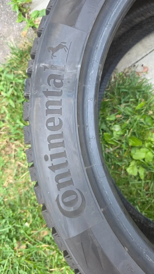 265/45/21 Continental IceContact XTRM 95% tread image indicator(8)