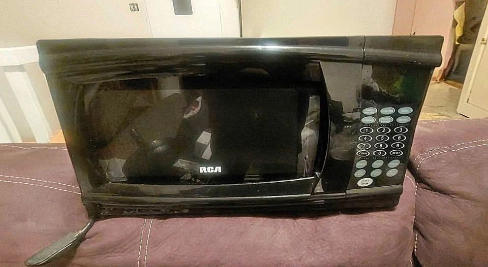RCA 1.1 Cu. Ft. Countertop Microwave (1000W)
