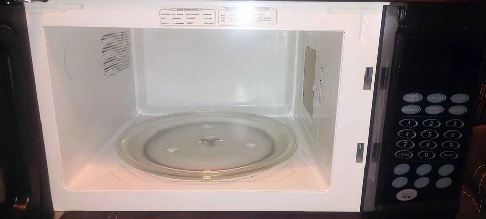 RCA 1.1 Cu. Ft. Countertop Microwave (1000W) - photo 2
