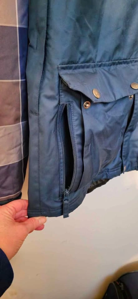 Men's Small Oakley Winter/Snowboarding Jacket - photo 2