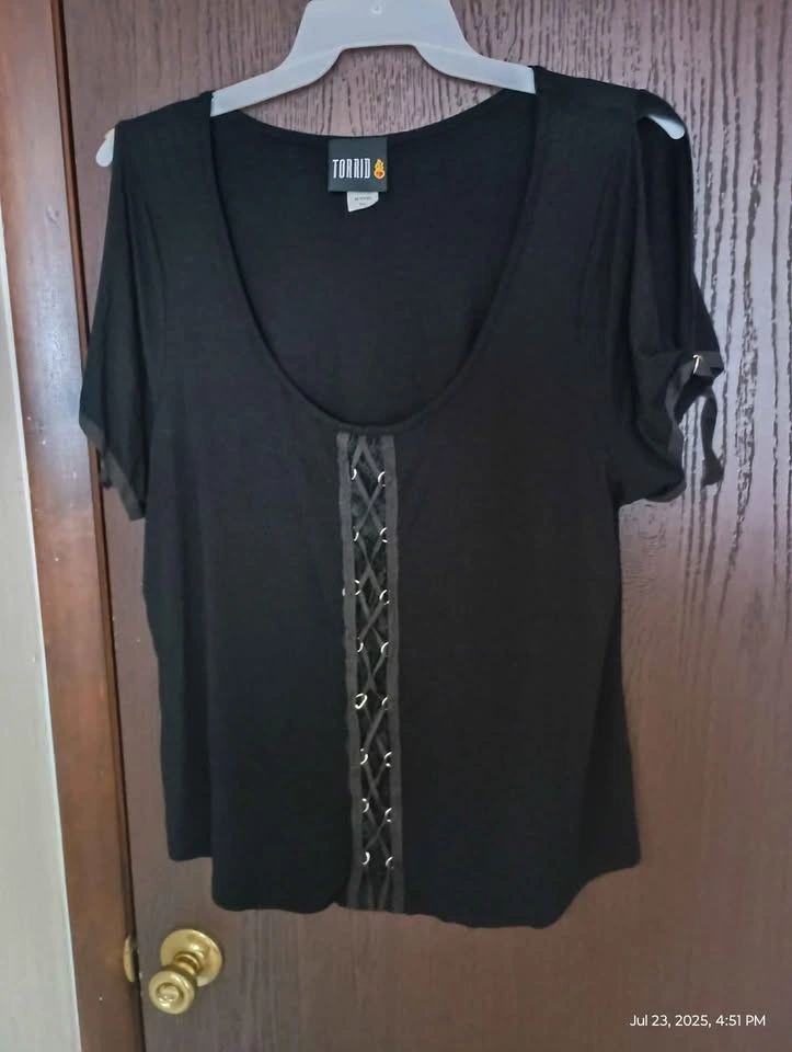 $8 Torrid Size 2XL Woman's Top