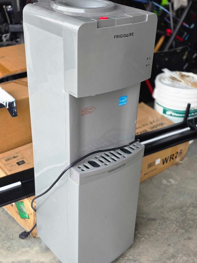 Frigidaire Water Cooler - photo 2