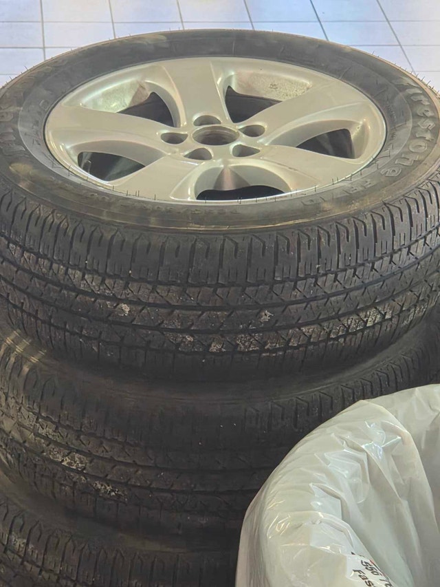 235 60 17 Toyota Sienna Rims and All Season Rubber - photo 4