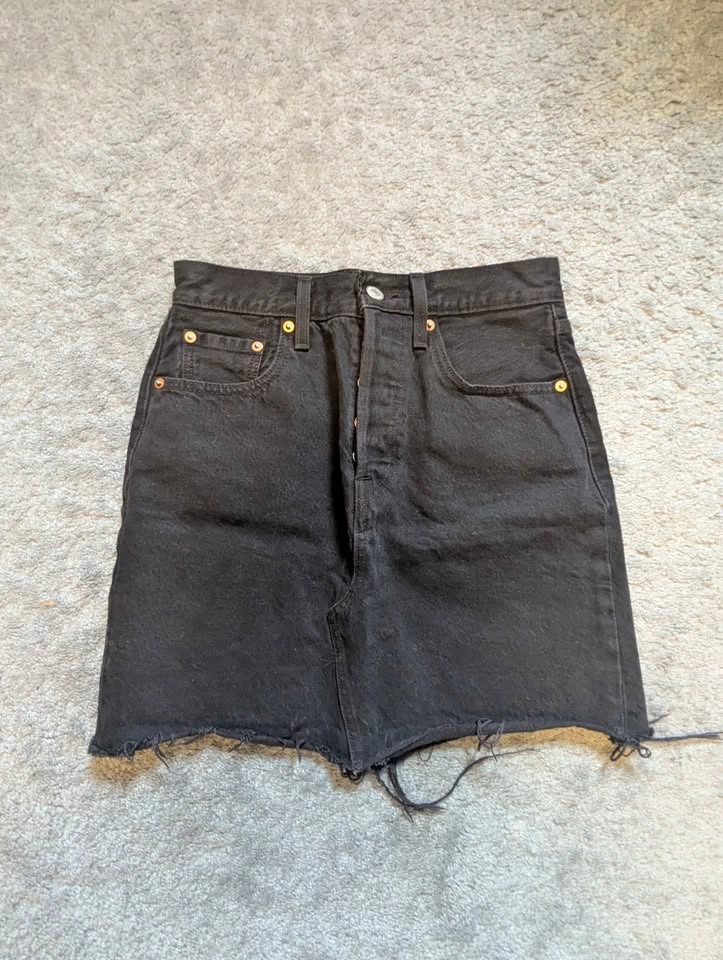 Levi's Aritzia Black Denim Skirt, Size 26 - photo 2