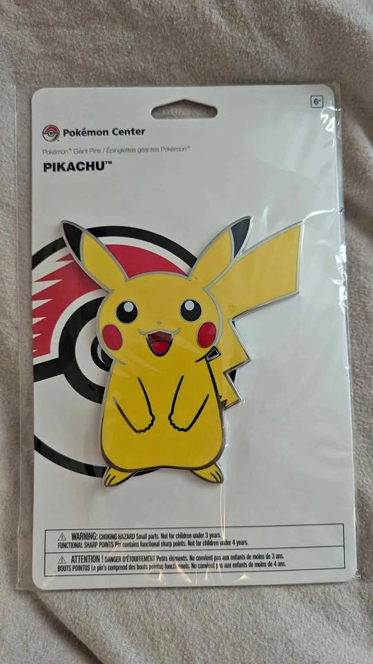 Pokémon Giant Pin Pikachu Center Exclusive