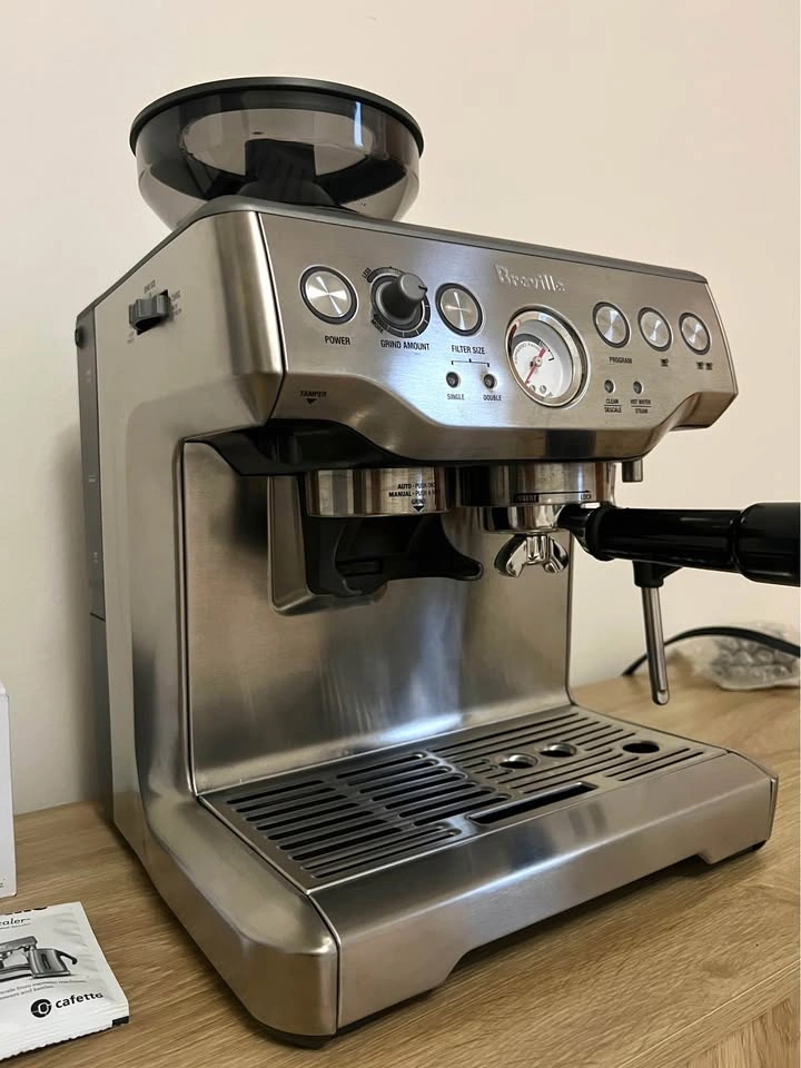 Breville Barista Express BES870XL - Used Only a Few Times - photo 2