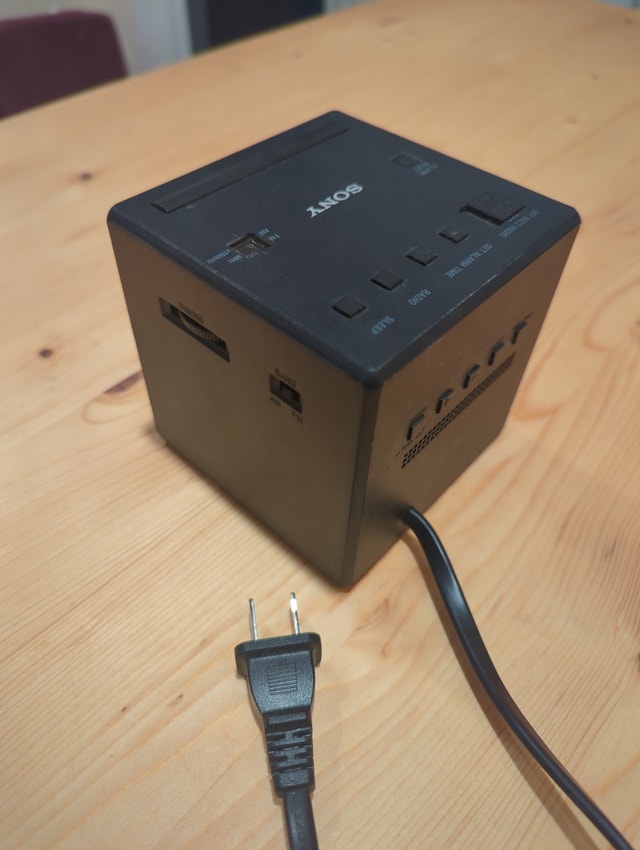 Sony AM/FM Clock Radio - photo 2