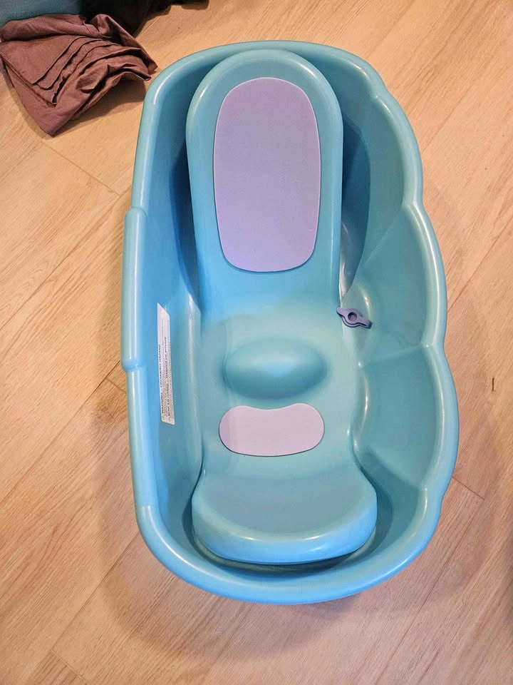 The First Years Sure Comfort Deluxe Baby Bathtub - Blue